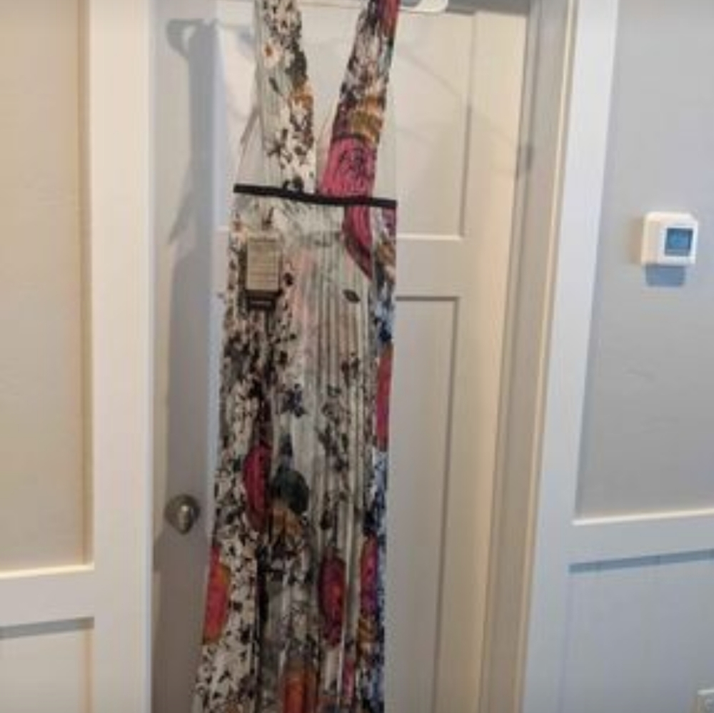 NWT bebe dress size 4